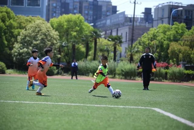 王哲林15+12刘铮14分 上海6人上双险胜北京